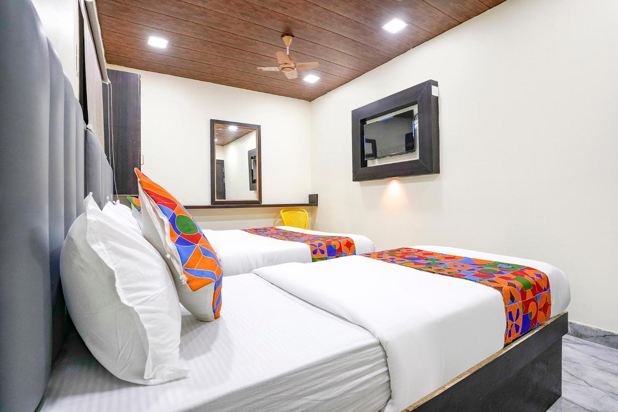 Fabexpress Gulshan Grand - Nr Gateway Of India ムンバイ エクステリア 写真